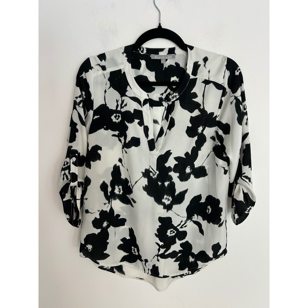Daniel Rainn Black White Floral Split Neck‎ Roll Tab Sleeve Blouse PS DP14198PR1